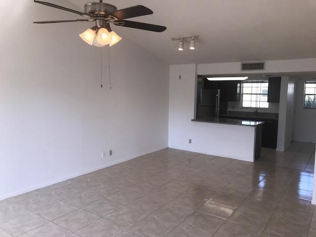 For Rent: $2,245 (2 beds, 2 baths, 981 Square Feet)
