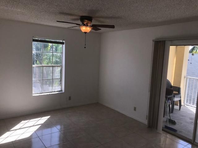 For Rent: $2,245 (2 beds, 2 baths, 981 Square Feet)