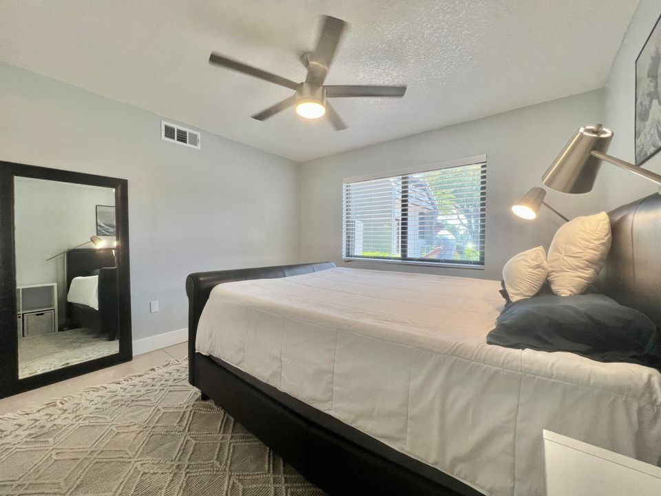 Active With Contract: $159,000 (1 beds, 1 baths, 725 Square Feet)