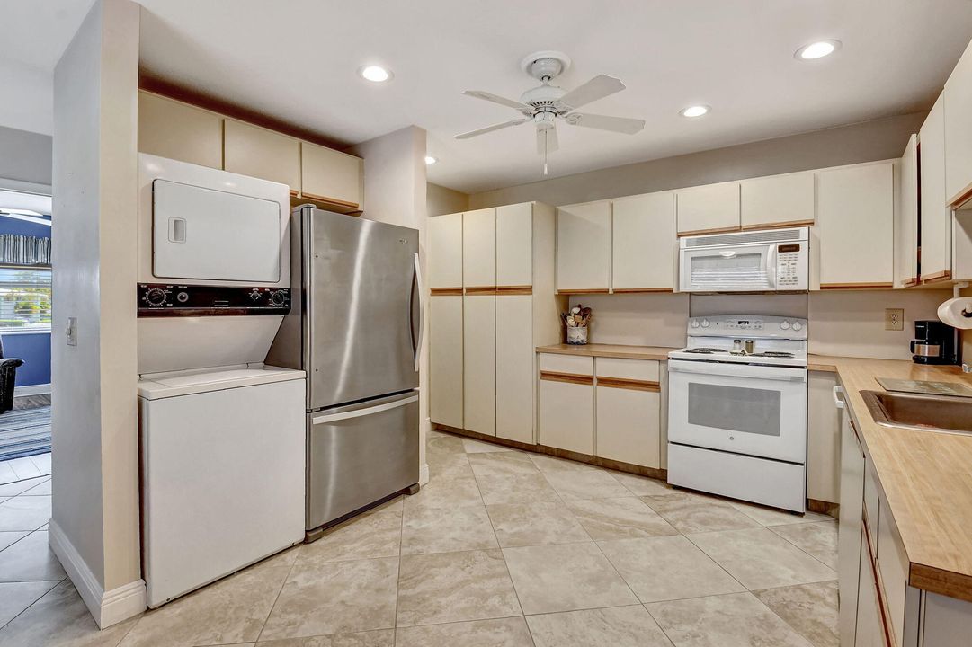 Active With Contract: $199,000 (2 beds, 2 baths, 1335 Square Feet)