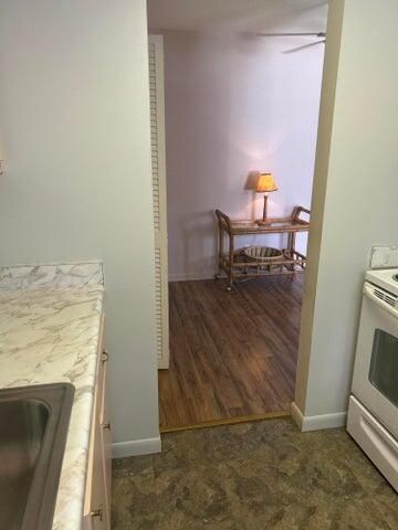 For Sale: $225,000 (2 beds, 1 baths, 751 Square Feet)