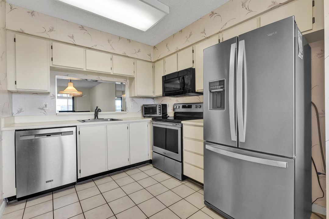 For Sale: $219,000 (2 beds, 2 baths, 1230 Square Feet)