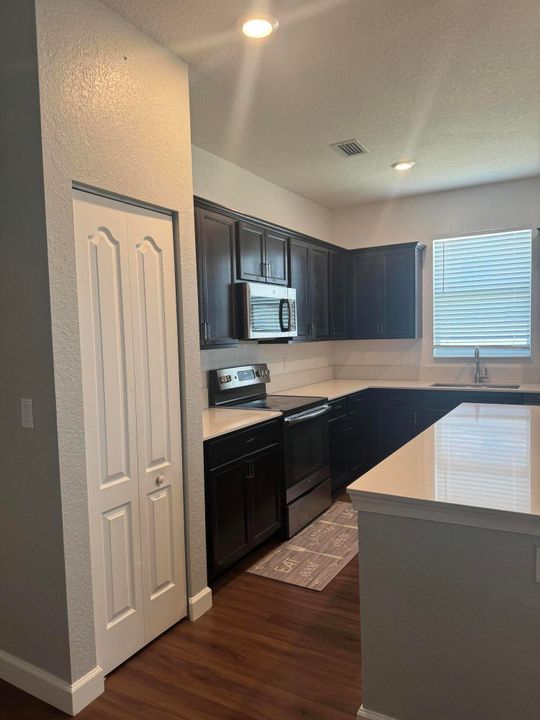 Active With Contract: $3,200 (3 beds, 2 baths, 1856 Square Feet)