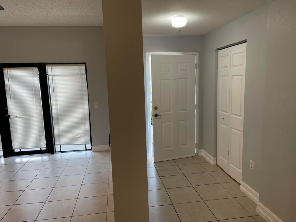 Active With Contract: $2,700 (3 beds, 2 baths, 1278 Square Feet)