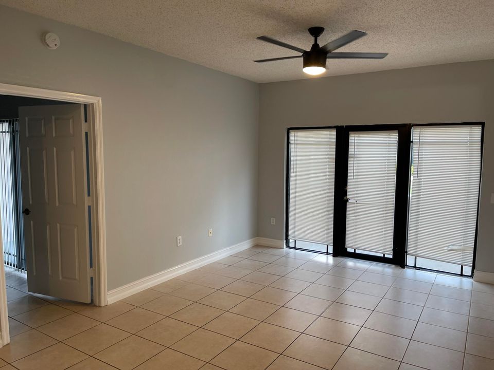 Active With Contract: $2,700 (3 beds, 2 baths, 1278 Square Feet)