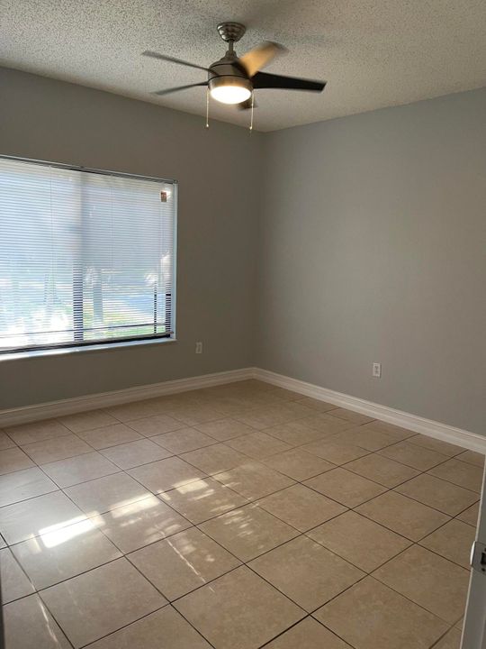 Active With Contract: $2,700 (3 beds, 2 baths, 1278 Square Feet)