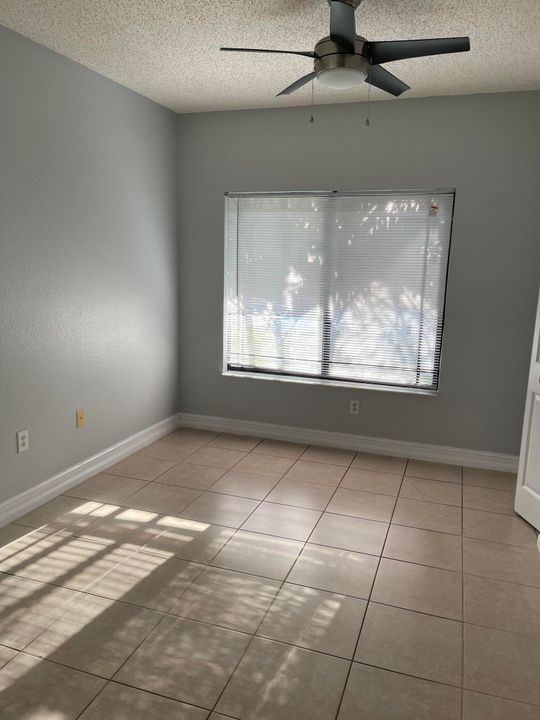 Active With Contract: $2,700 (3 beds, 2 baths, 1278 Square Feet)