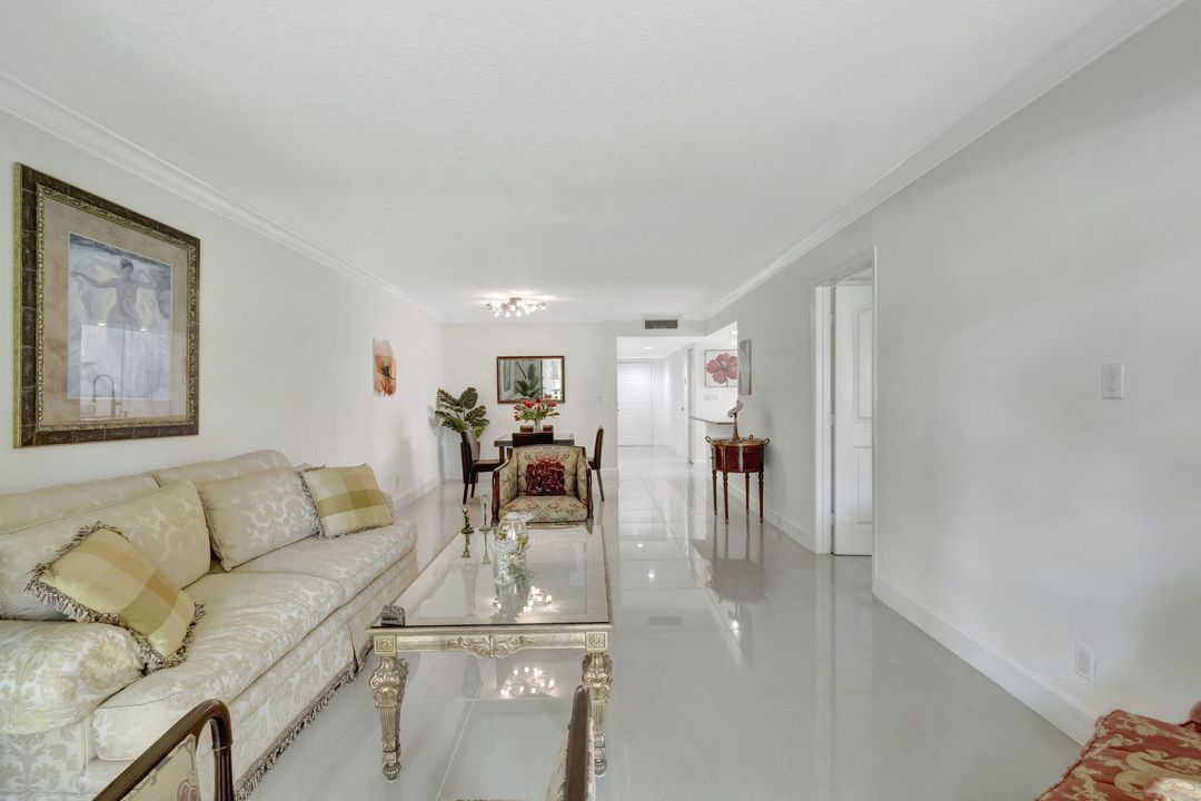For Sale: $298,000 (2 beds, 2 baths, 1100 Square Feet)