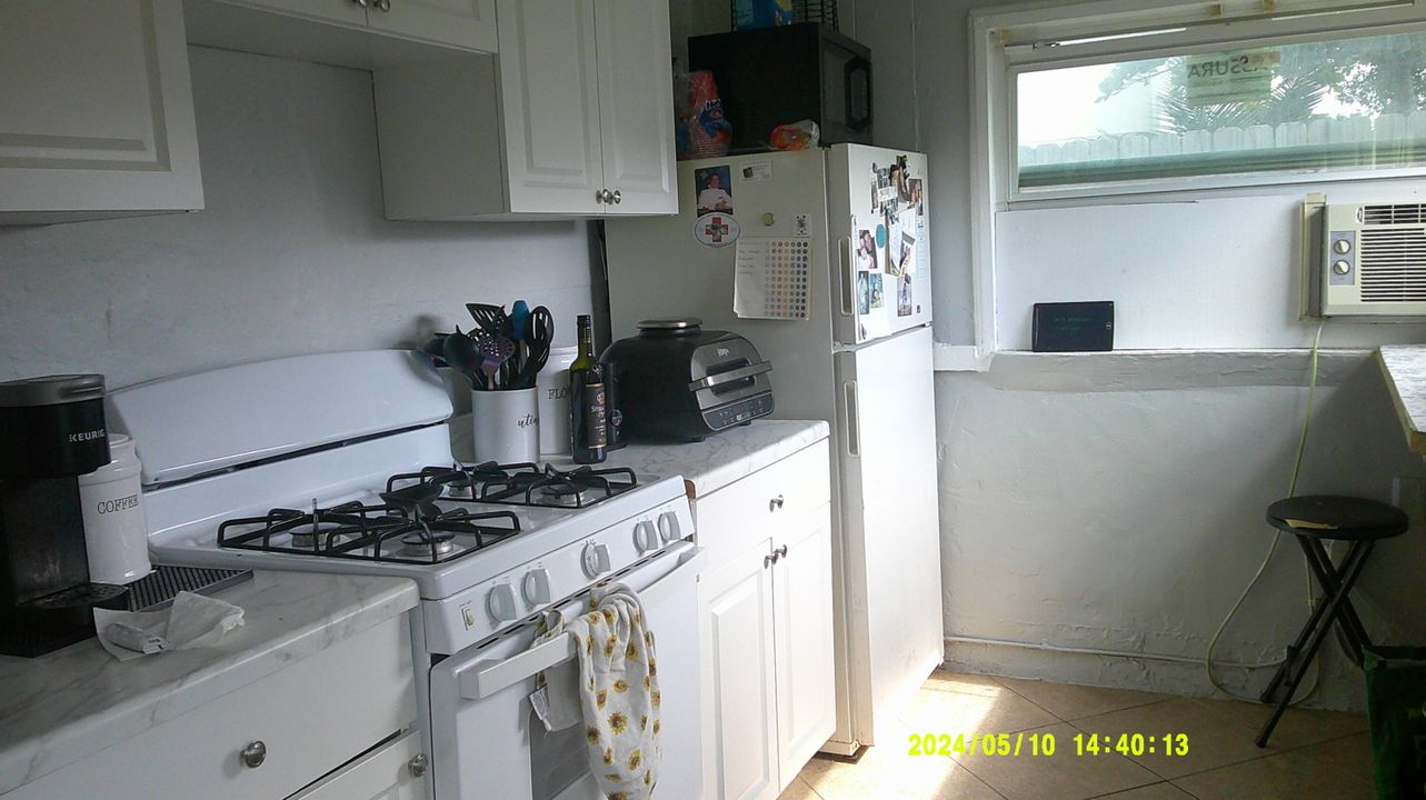 For Rent: $2,000 (2 beds, 2 baths, 700 Square Feet)