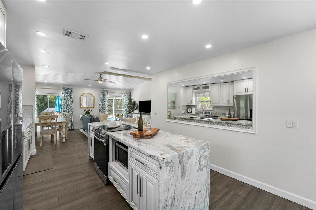 Active With Contract: $875,000 (4 beds, 2 baths, 1287 Square Feet)