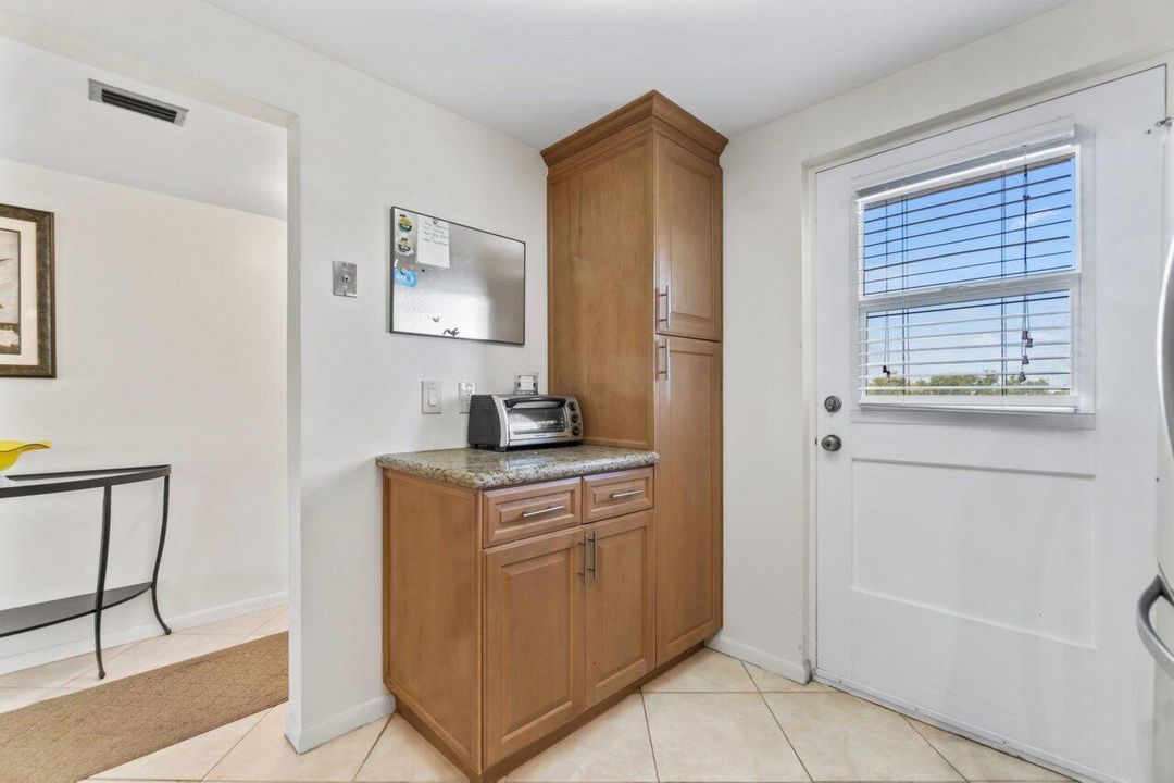 For Sale: $275,000 (2 beds, 2 baths, 1200 Square Feet)