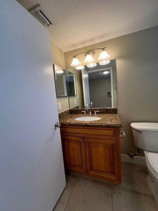 Active With Contract: $1,950 (2 beds, 2 baths, 904 Square Feet)