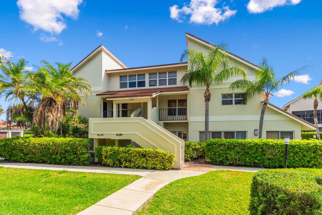 For Sale: $1,550,000 (4 beds, 3 baths, 2370 Square Feet)