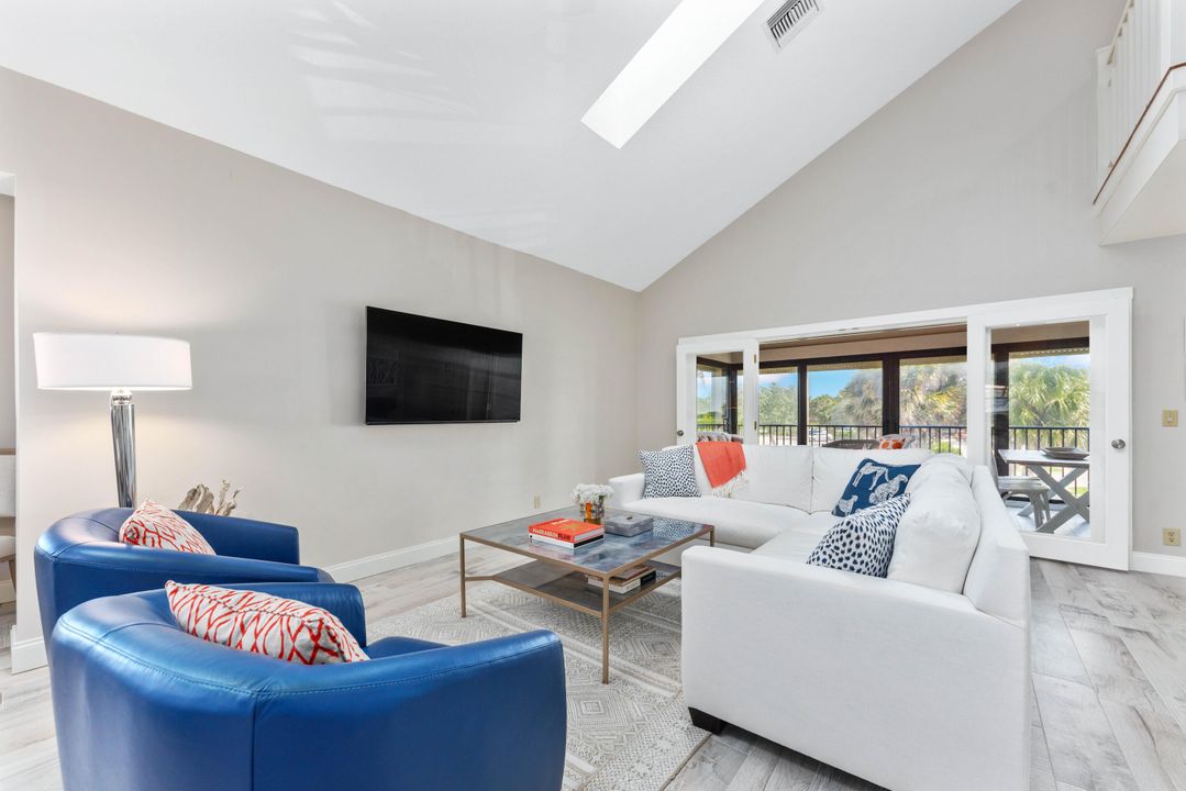 For Sale: $1,550,000 (4 beds, 3 baths, 2370 Square Feet)