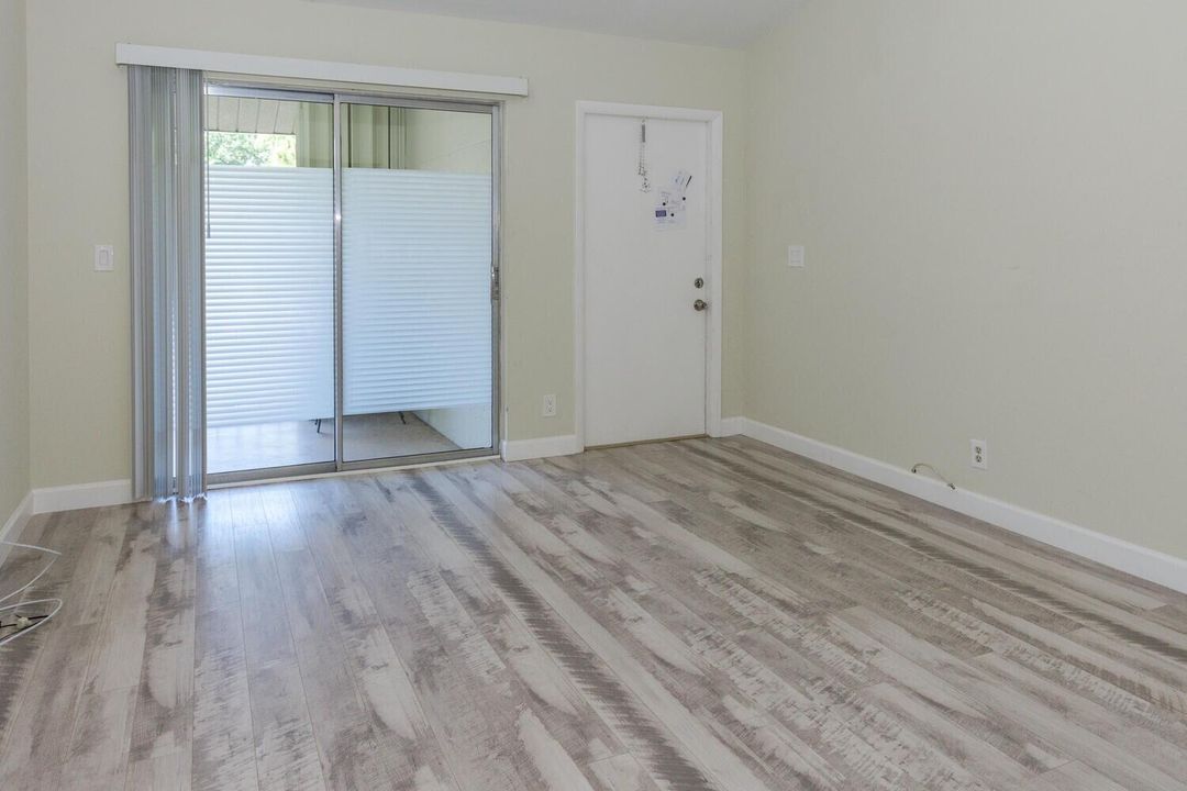 For Rent: $2,200 (2 beds, 2 baths, 860 Square Feet)