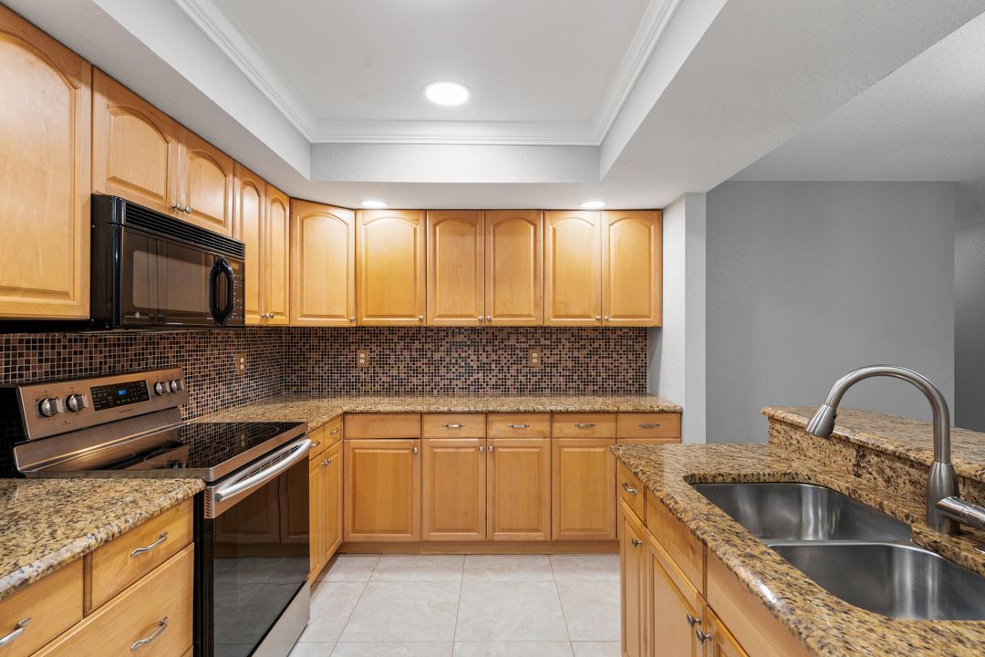 For Sale: $549,900 (3 beds, 2 baths, 1932 Square Feet)