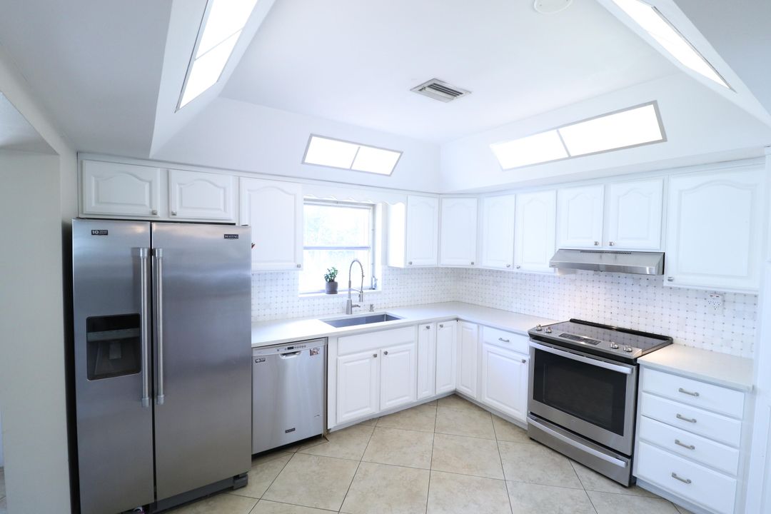 Active With Contract: $3,500 (2 beds, 2 baths, 1688 Square Feet)
