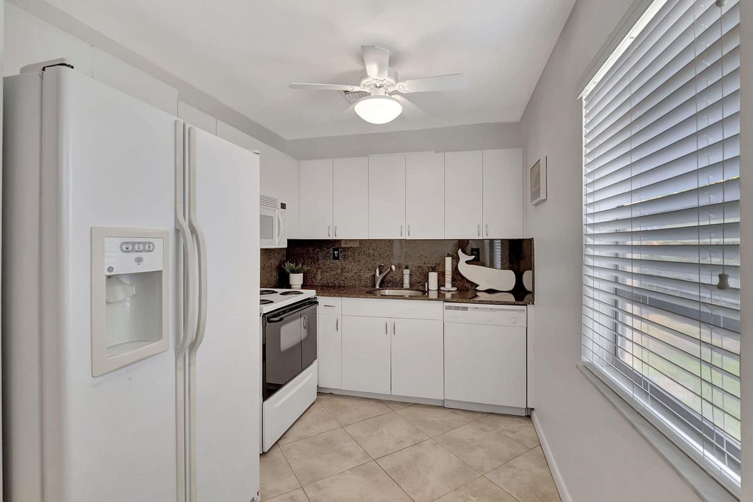 Active With Contract: $149,000 (2 beds, 2 baths, 907 Square Feet)