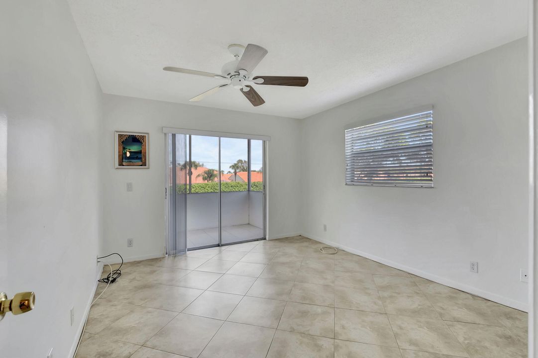 Active With Contract: $149,000 (2 beds, 2 baths, 907 Square Feet)