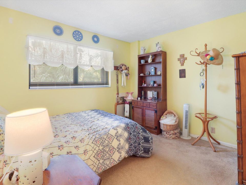 For Sale: $208,000 (2 beds, 2 baths, 984 Square Feet)