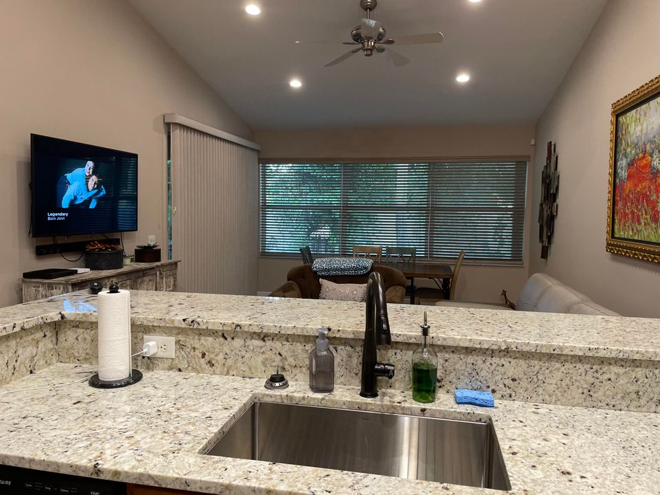 Active With Contract: $439,000 (2 beds, 2 baths, 1379 Square Feet)