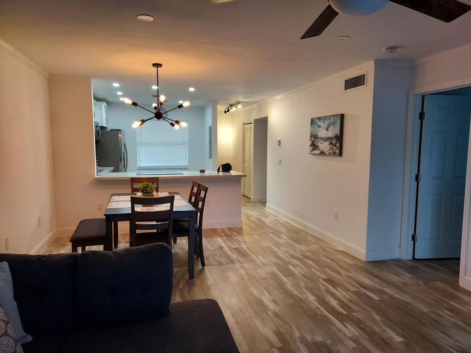 For Rent: $5,000 (2 beds, 2 baths, 1000 Square Feet)