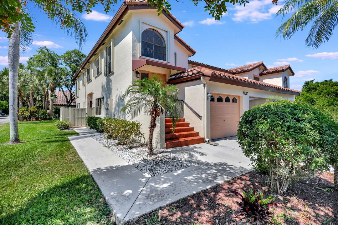For Sale: $359,000 (2 beds, 2 baths, 1640 Square Feet)