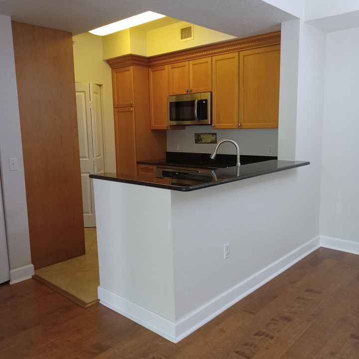 Active With Contract: $2,300 (2 beds, 2 baths, 1012 Square Feet)