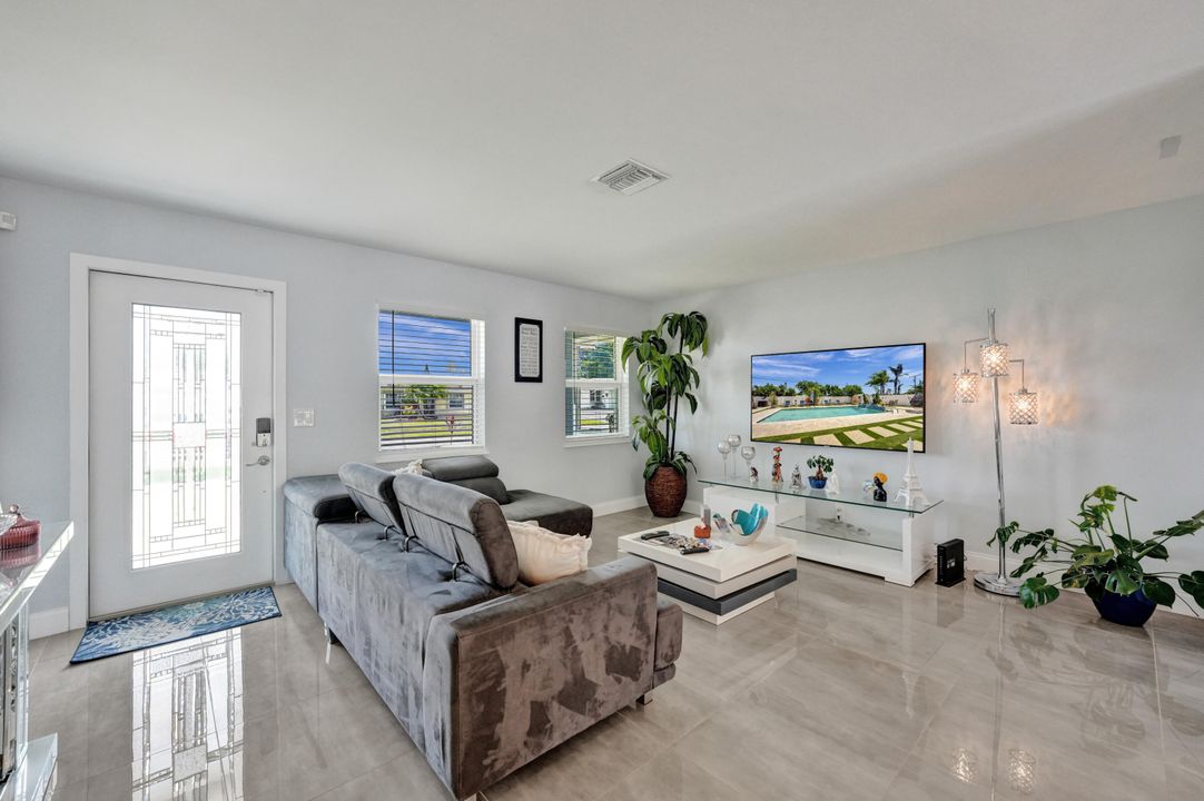 Active With Contract: $599,000 (3 beds, 3 baths, 1546 Square Feet)