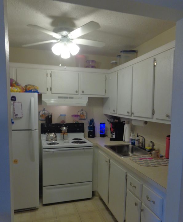 For Rent: $1,300 (1 beds, 1 baths, 684 Square Feet)