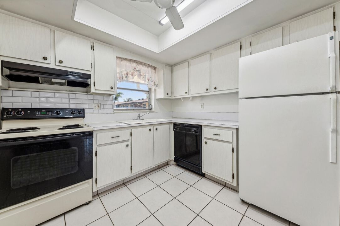 For Sale: $115,000 (2 beds, 1 baths, 815 Square Feet)