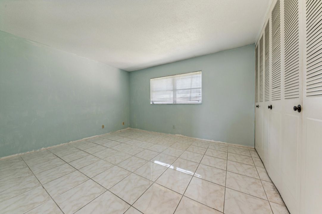 For Sale: $115,000 (2 beds, 1 baths, 815 Square Feet)