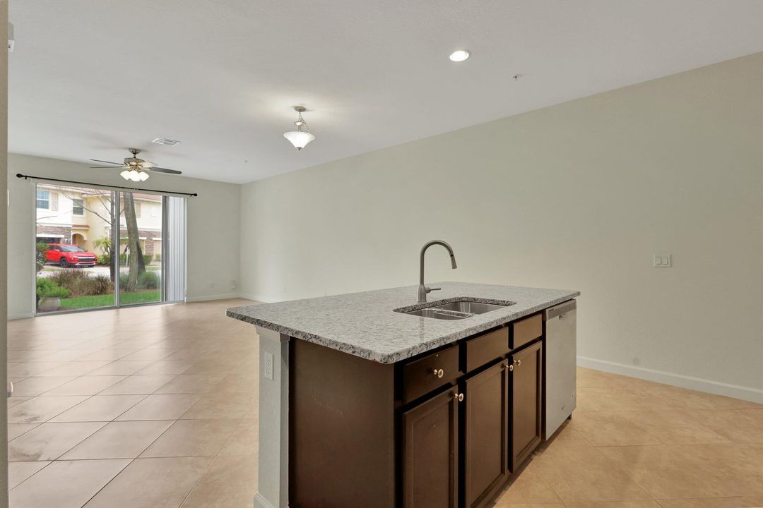 For Sale: $350,000 (3 beds, 2 baths, 1614 Square Feet)