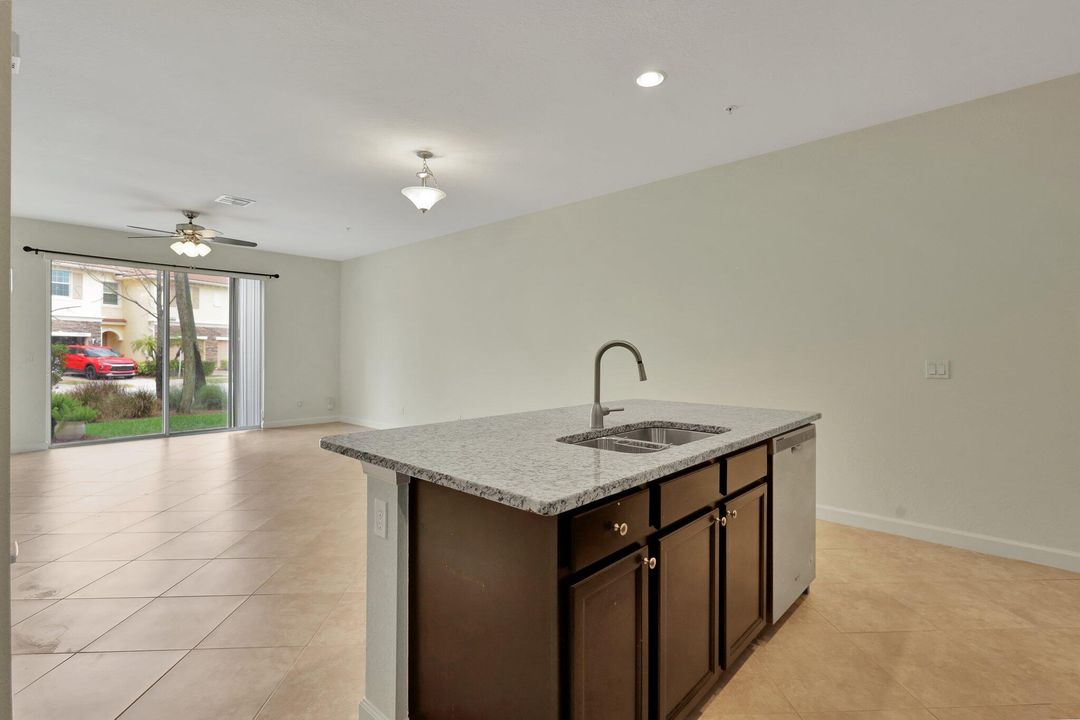 For Sale: $365,000 (3 beds, 2 baths, 1614 Square Feet)