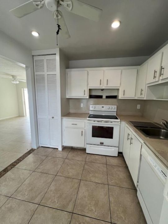 For Rent: $2,600 (2 beds, 2 baths, 1099 Square Feet)