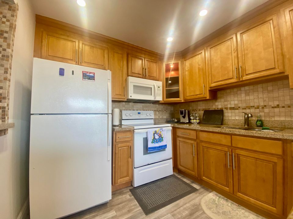 For Rent: $1,850 (1 beds, 1 baths, 720 Square Feet)
