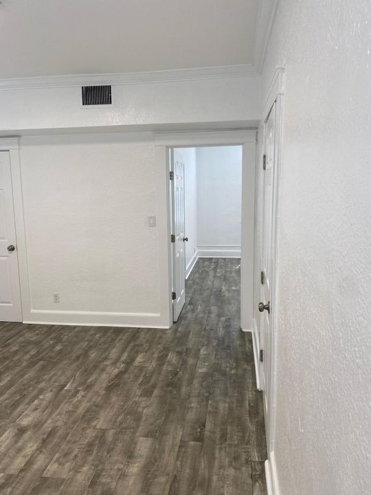 For Rent: $2,399 (2 beds, 1 baths, 875 Square Feet)