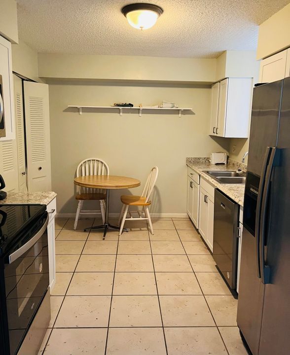 Active With Contract: $1,800 (1 beds, 1 baths, 724 Square Feet)