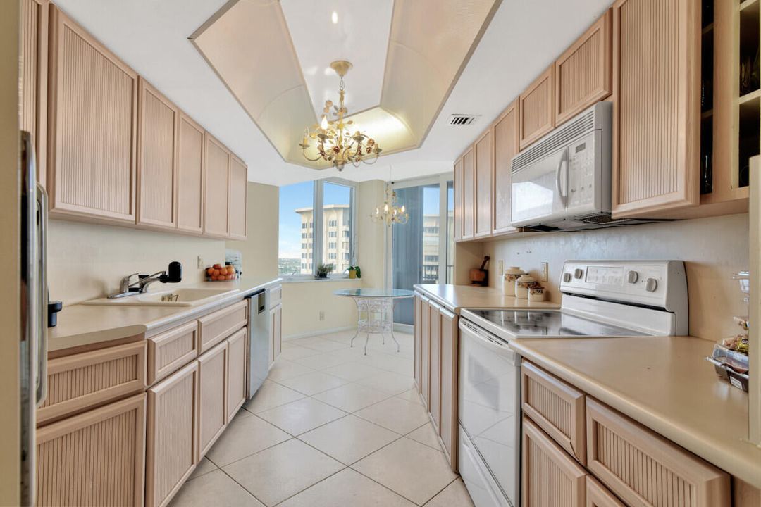 For Sale: $1,800,000 (2 beds, 2 baths, 1479 Square Feet)
