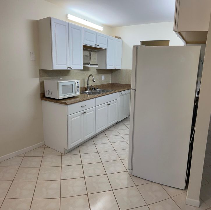 For Sale: $285,000 (2 beds, 2 baths, 1100 Square Feet)