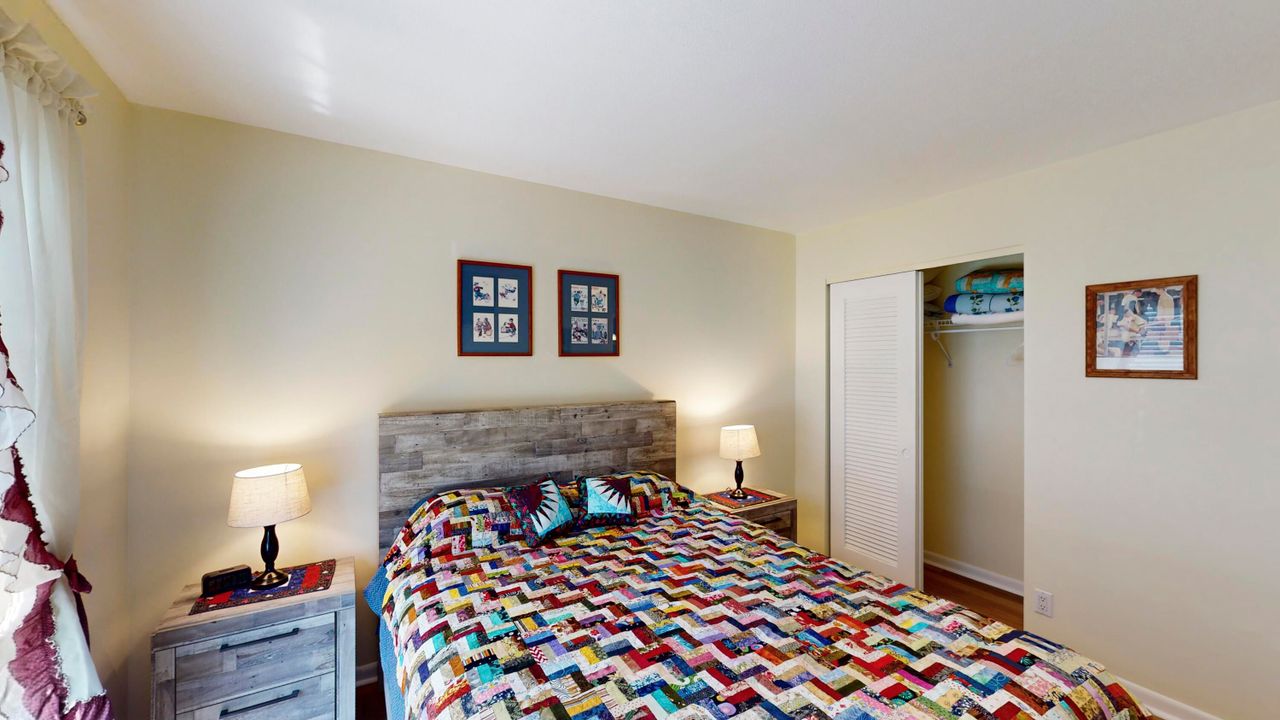 For Sale: $249,999 (2 beds, 2 baths, 959 Square Feet)