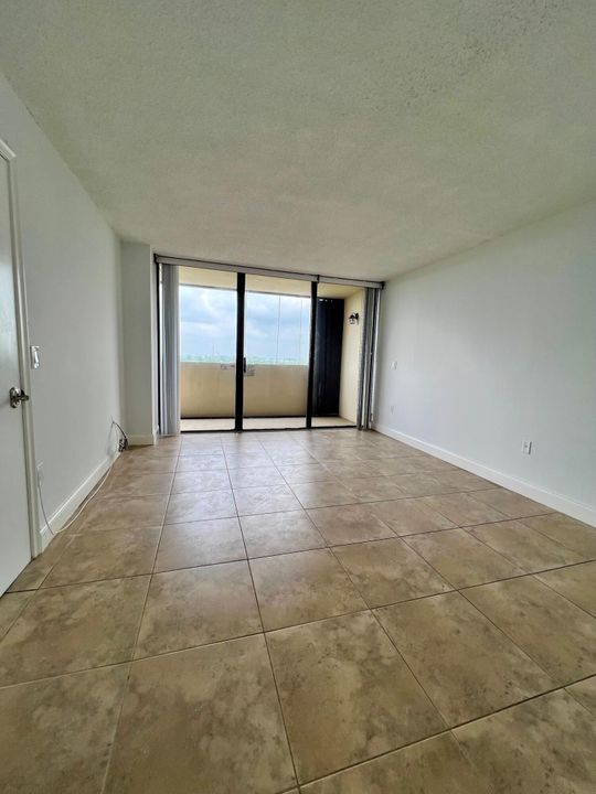 For Rent: $2,295 (2 beds, 2 baths, 1170 Square Feet)