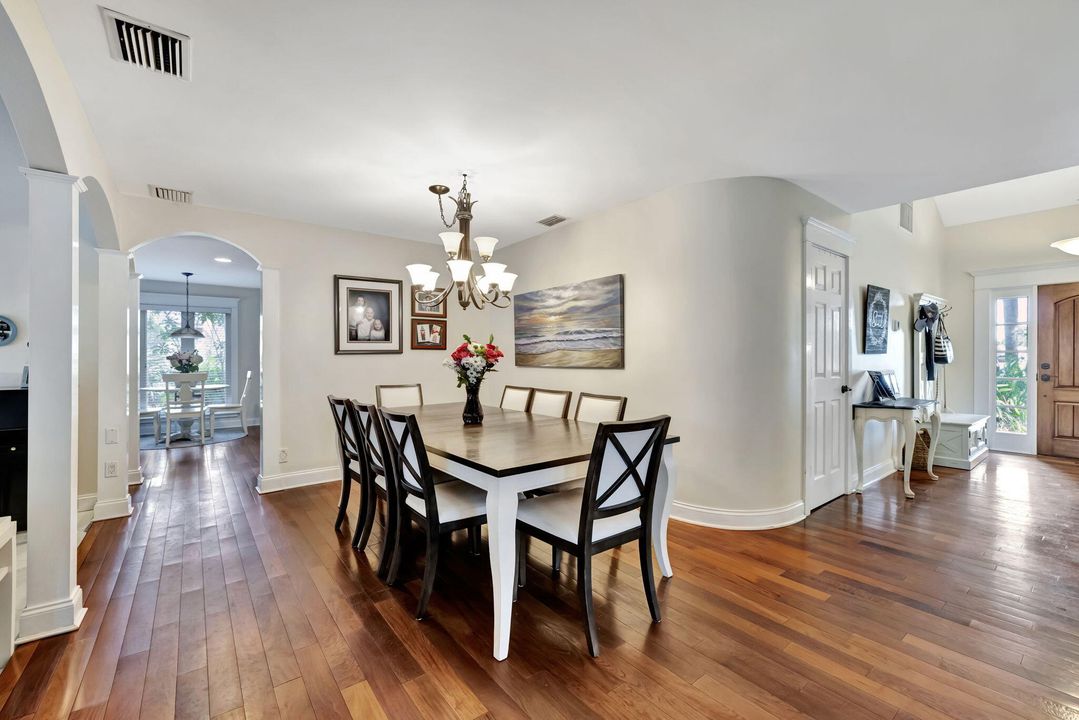 For Sale: $825,000 (4 beds, 3 baths, 2888 Square Feet)
