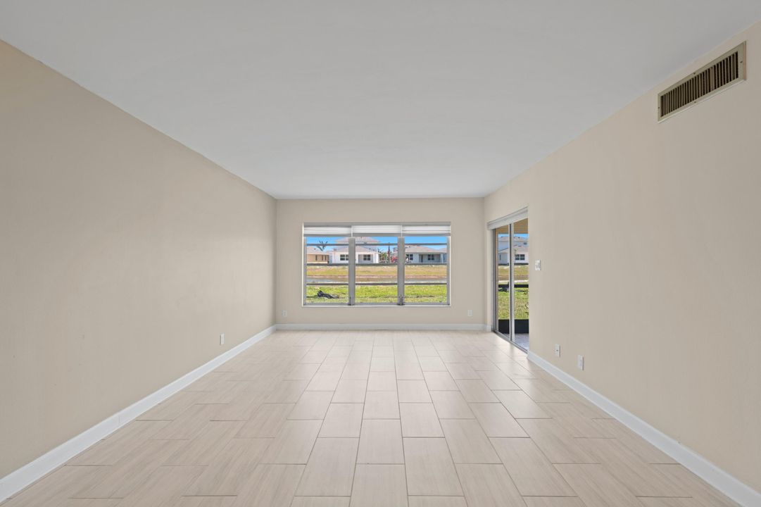 Active With Contract: $2,200 (2 beds, 2 baths, 1196 Square Feet)