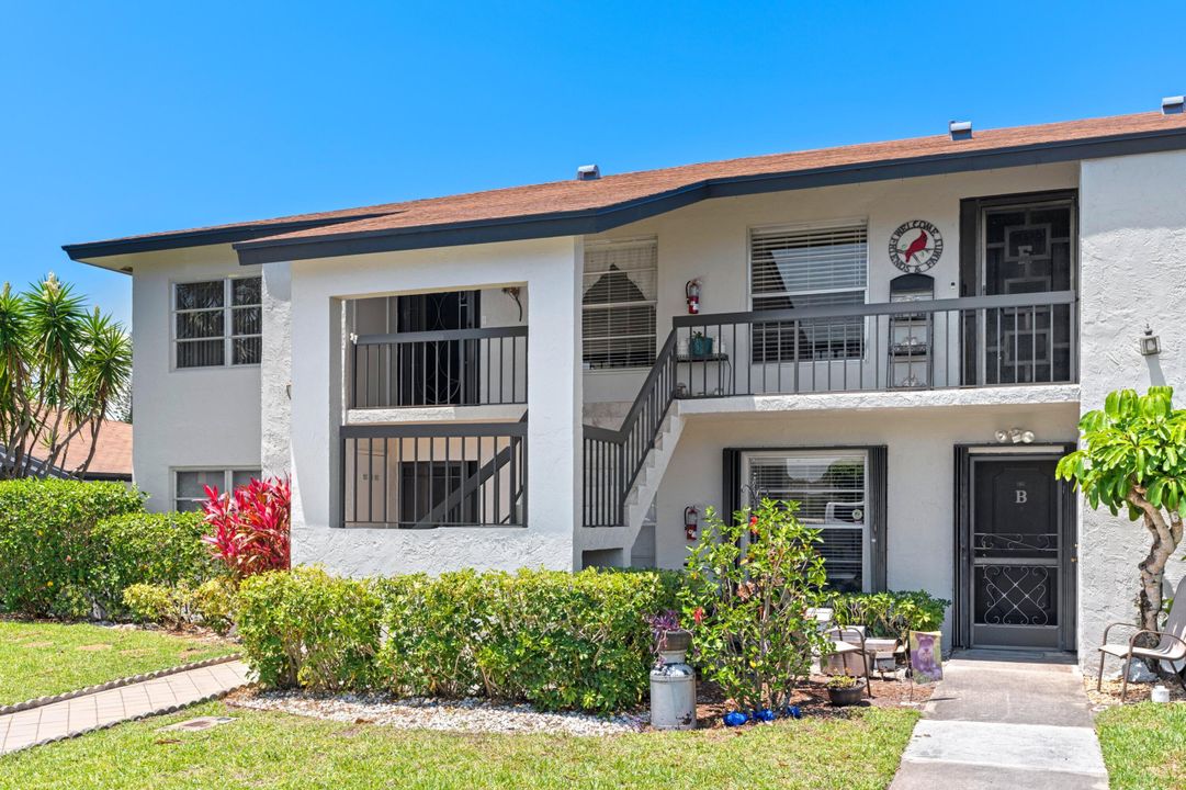 Active With Contract: $2,200 (2 beds, 2 baths, 1196 Square Feet)