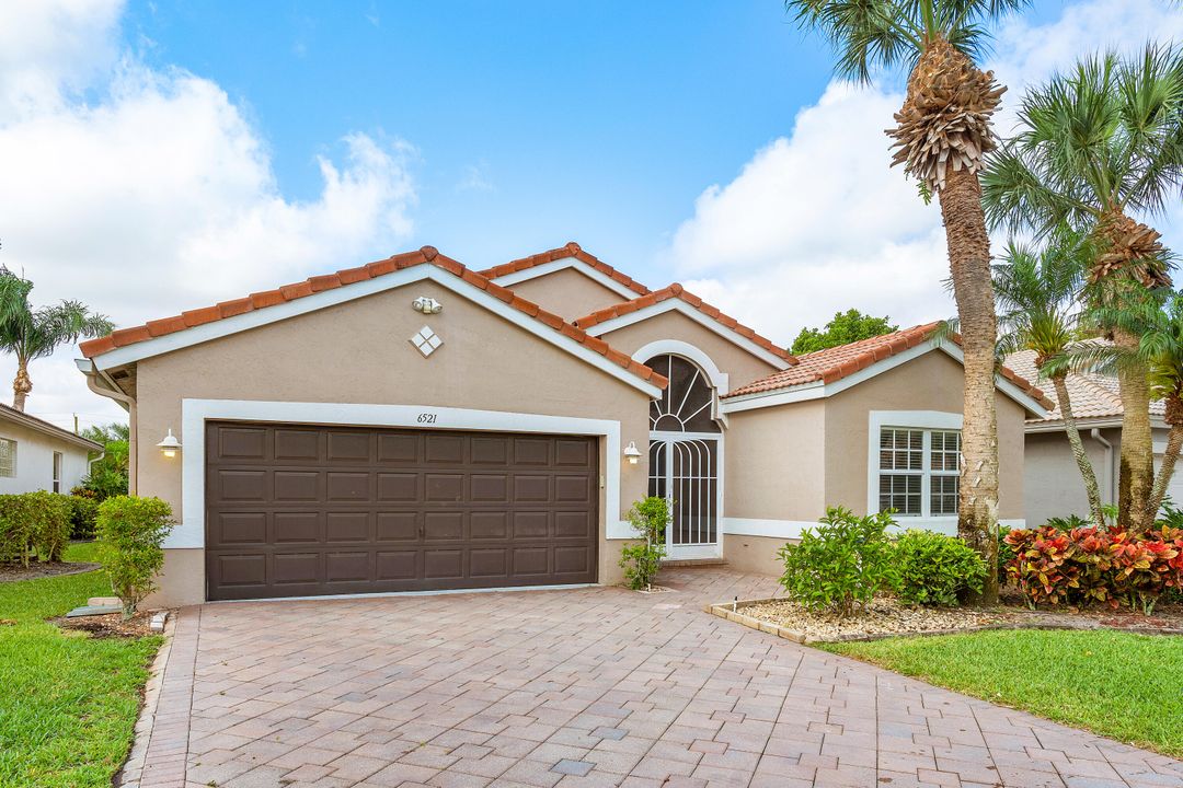For Sale: $449,900 (3 beds, 2 baths, 2096 Square Feet)