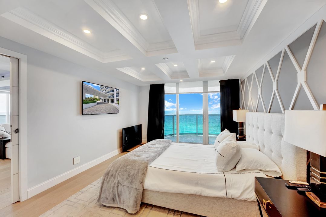 Active With Contract: $3,300,000 (3 beds, 3 baths, 2523 Square Feet)