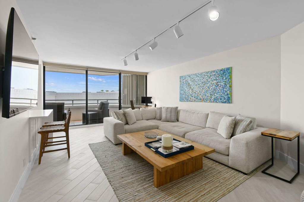 Active With Contract: $4,500 (2 beds, 2 baths, 1340 Square Feet)