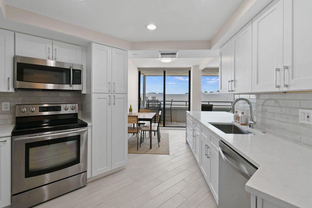 Active With Contract: $4,500 (2 beds, 2 baths, 1340 Square Feet)