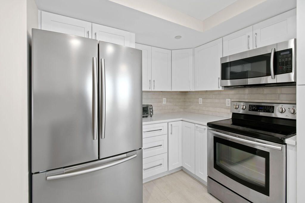 Active With Contract: $4,500 (2 beds, 2 baths, 1340 Square Feet)